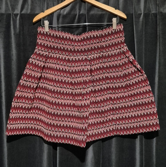 H&M Red and White Zigzag Women's Shorts - Picture 1 of 5